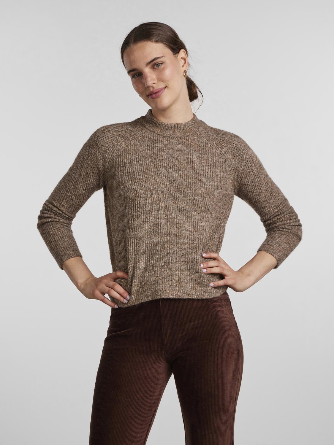 model_shot-front